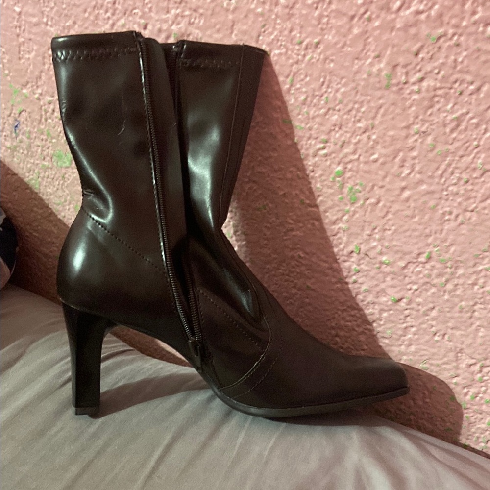 Elegant Brown Women's Boots